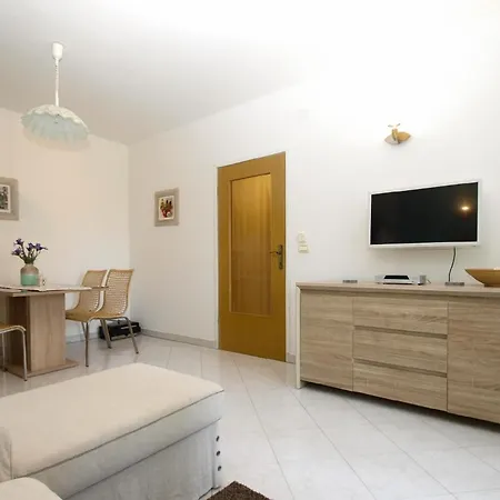 Mit Privatpool Fuer 8 Personen Ca 120 Qm In Valbandon, Istrien Istrische Riviera Holiday home Valbandon