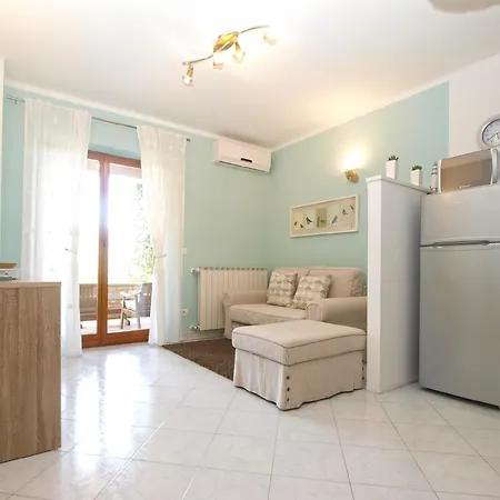 Mit Privatpool Fuer 8 Personen Ca 120 Qm In Valbandon, Istrien Istrische Riviera Holiday home Valbandon