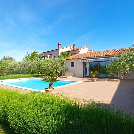 Holiday home Mit Privatpool Fuer 8 Personen Ca 120 Qm In Valbandon, Istrien Istrische Riviera Valbandon