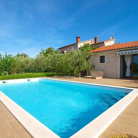 Mit Privatpool Fuer 8 Personen Ca 120 Qm In Valbandon, Istrien Istrische Riviera *