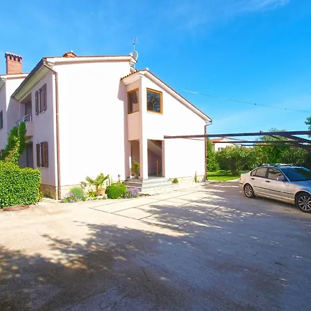 Mit Privatpool Fuer 8 Personen Ca 120 Qm In Valbandon, Istrien Istrische Riviera