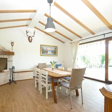 Mit Privatpool Fuer 8 Personen Ca 120 Qm In Valbandon, Istrien Istrische Riviera * Valbandon