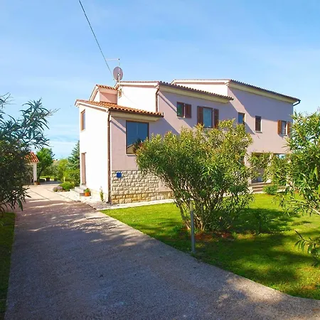 Holiday home Mit Privatpool Fuer 8 Personen Ca 120 Qm In Valbandon, Istrien Istrische Riviera *
