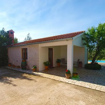 Mit Privatpool Fuer 8 Personen Ca 120 Qm In Valbandon, Istrien Istrische Riviera Holiday home Valbandon
