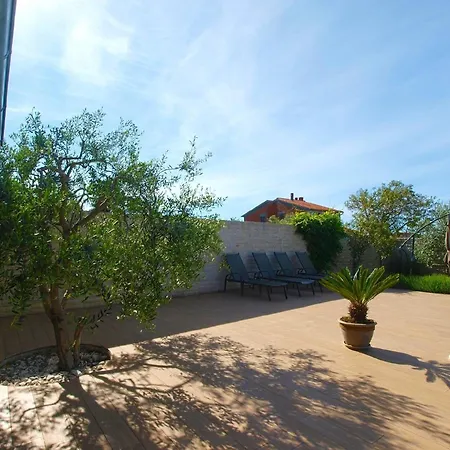 Mit Privatpool Fuer 8 Personen Ca 120 Qm In Valbandon, Istrien Istrische Riviera Holiday home *