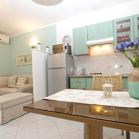 Mit Privatpool Fuer 8 Personen Ca 120 Qm In Valbandon, Istrien Istrische Riviera *