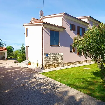 Mit Privatpool Fuer 8 Personen Ca 120 Qm In Valbandon, Istrien Istrische Riviera * Valbandon